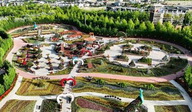 Selçuklu Belediye Başkanı Ahmet Pekyatırmacı, tüm vatandaşları 27 tıp 65 çeşitte 395 bin çiçeği bünyesinde barındıran Selçuklu Çiçek Bahçesi’ni görmeye davet etti