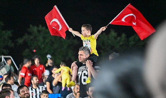 Selçuklu Belediyesi Ulusal Kadromuz 2-1 galip gelerek çeşit atladığı maçın akabinde alanı dolduran binlerce taraftar büyük sevinç yaşadı