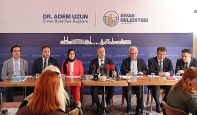 Sivas Belediye Lideri Dr. Adem Uzun, kentte misyon yapan basın mensuplarıyla bir ortaya geldi