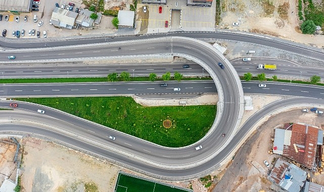 Solaklar Köprülü Kavşağı’na bayan eli değdi