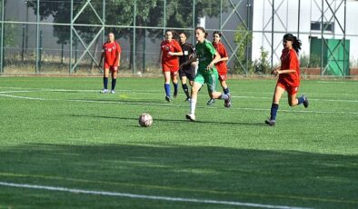 U13-U15 Kız Futbol Ligi’nde birinci düdük çaldı