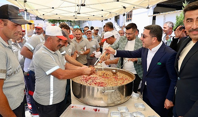 Nevşehir Belediye Başkanı Rasim Arı, Hizmet-İş Sendikası tarafından düzenlenen programda, hem hicri yılbaşı hem de Muharrem ayının başlangıcı hasebiyle belediye çalışanlarına aşure ikramında bulundu