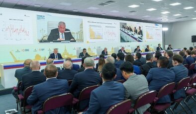 Rosneft CEO’su global muhtaçlıkları karşılamak için istikrarlı bir güç geçişini destekliyor